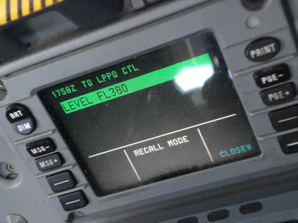 A330 DCDU showing CPDLC connection