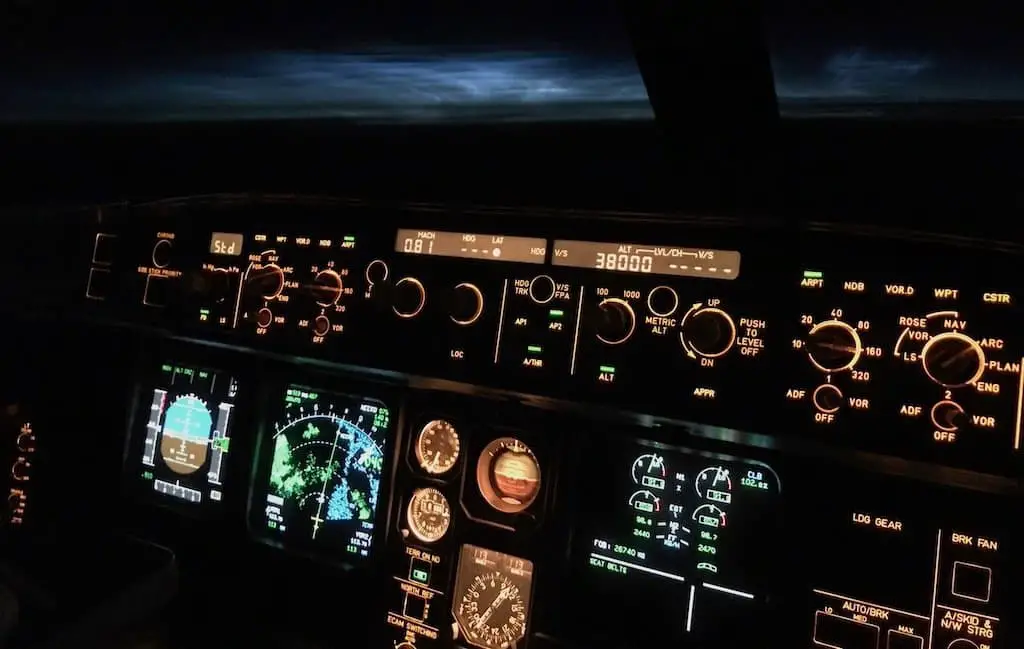 Noctilucent clouds visible from Airbus A330 aircraft flight deck