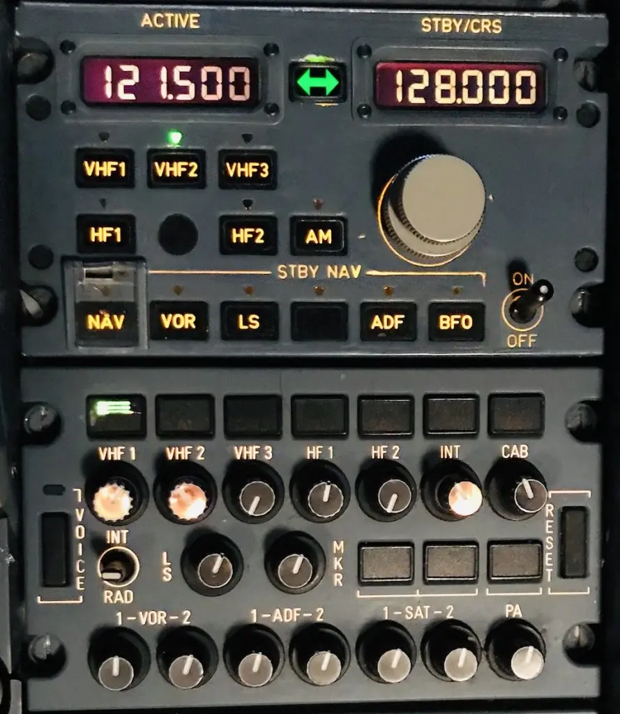 Aircraft radio. Панель радио a320. Панель радио.